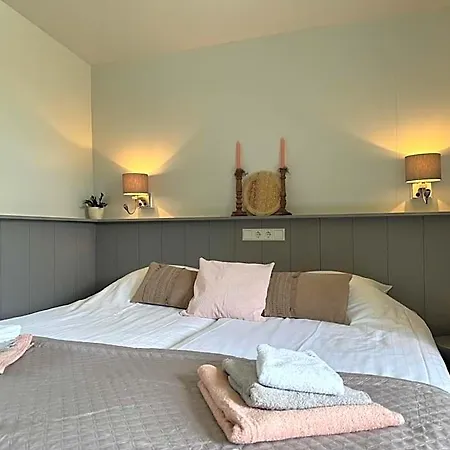 Hotel Hotelhuisjes Andijk 3*